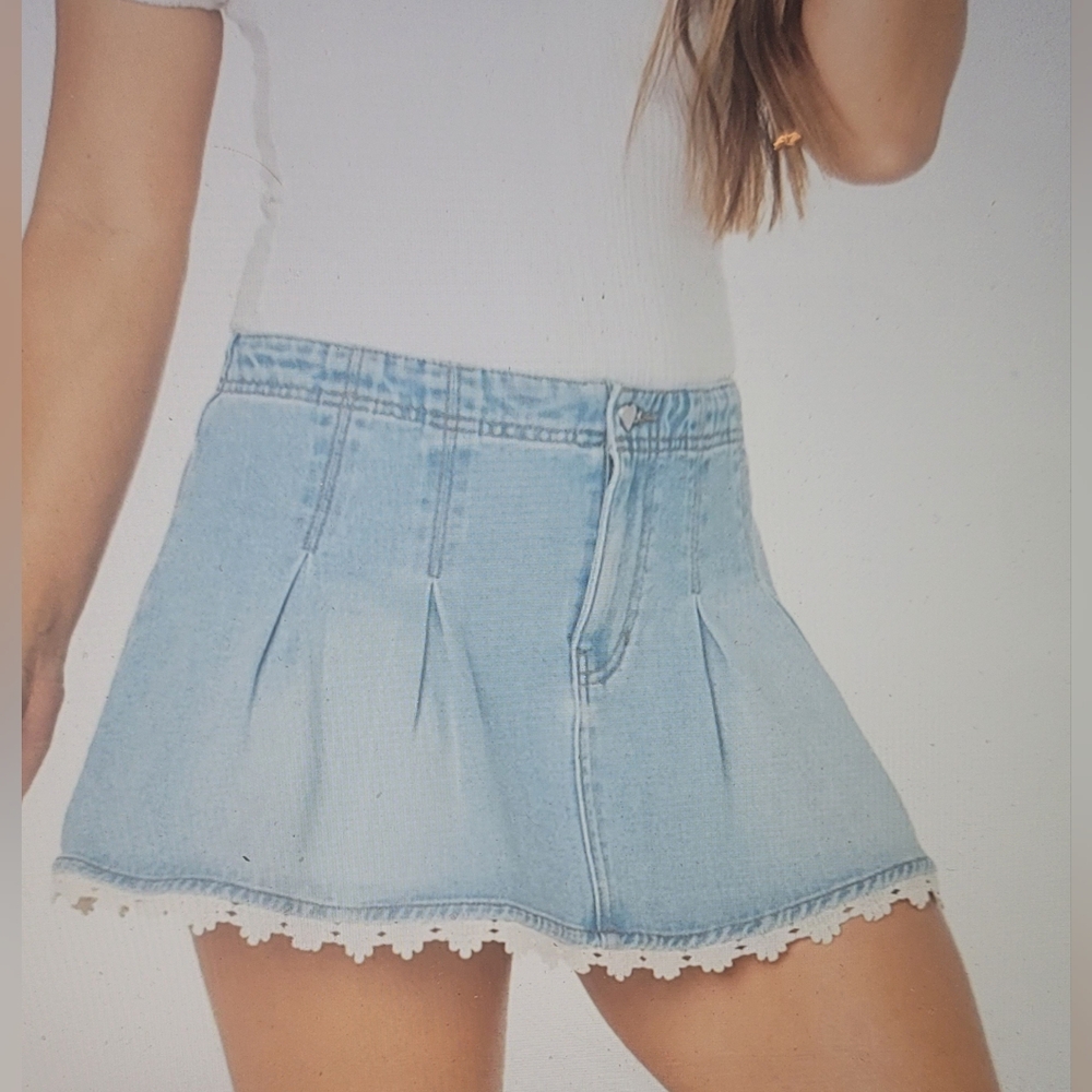 NWT MEDIUM DENIM PLEATED MINI SKIRT LOW WAIST MEDIUM